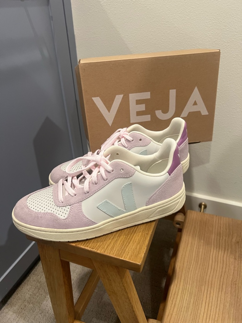 Veja V-10 Sneakers in Lavender, Mint, White w Light Pink Laces - Like New!